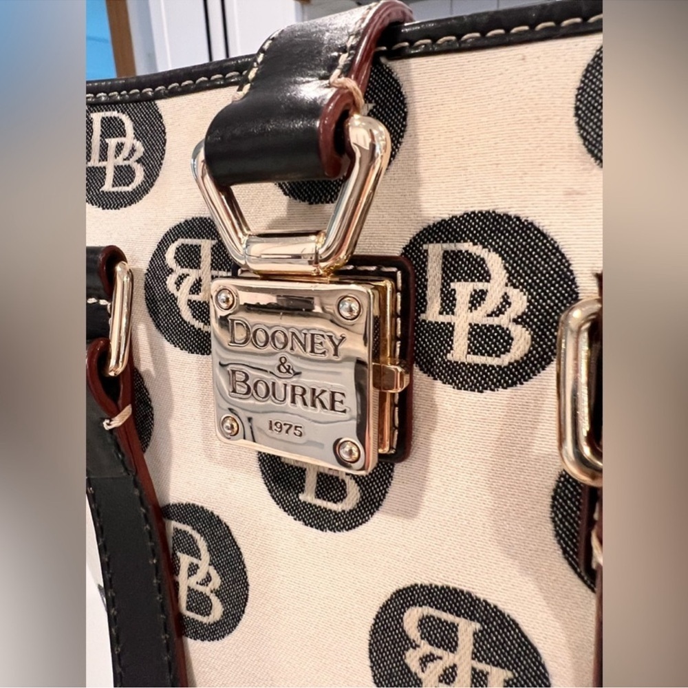 Dooney & Bourke Black and Cream Shoulder Bag - Picture 5 of 6